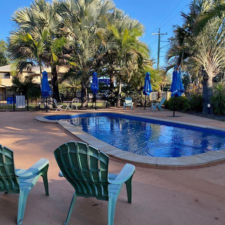 The Palms Motel Chinchilla Bagian luar foto