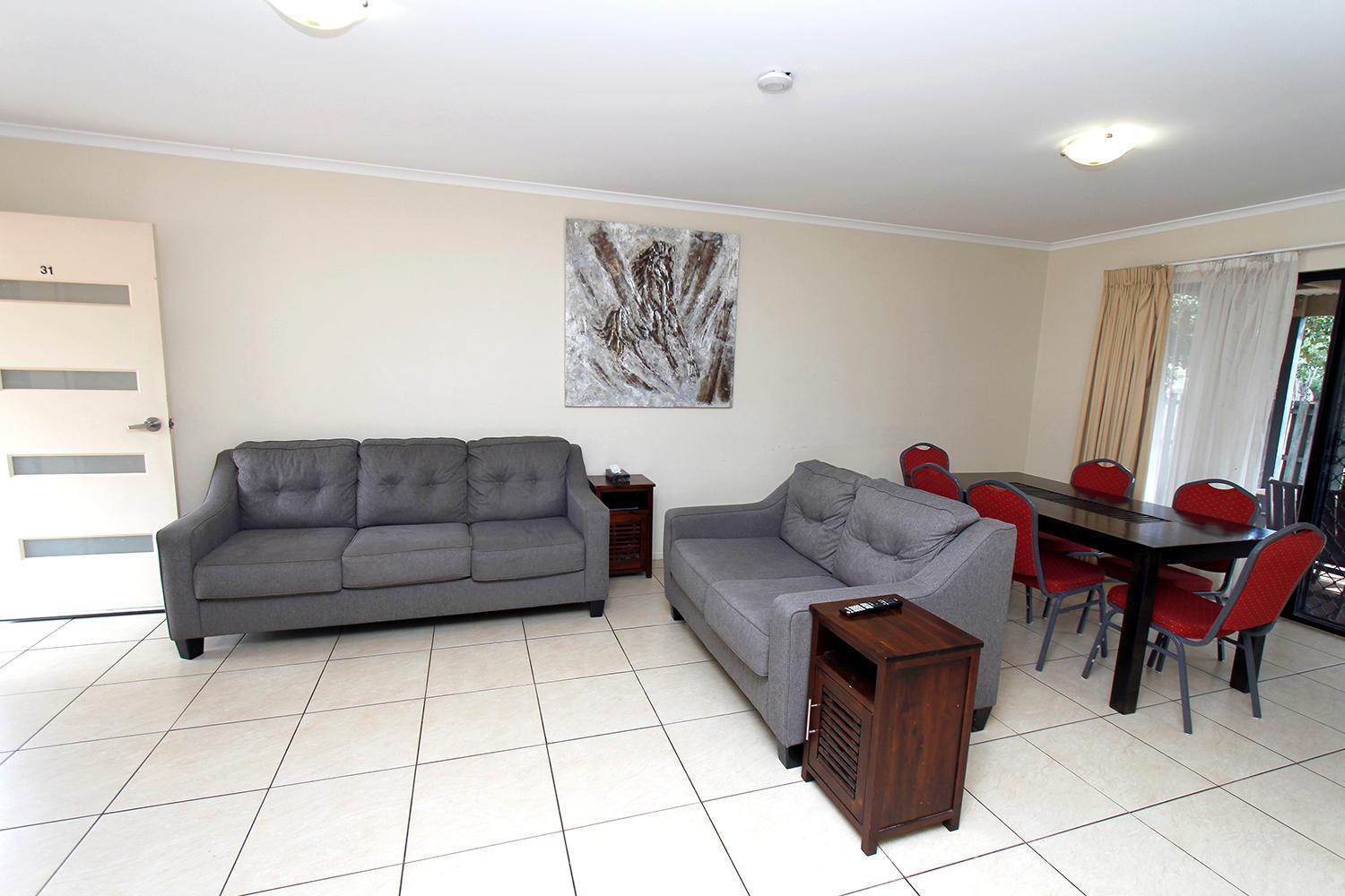 The Palms Motel Chinchilla Bagian luar foto