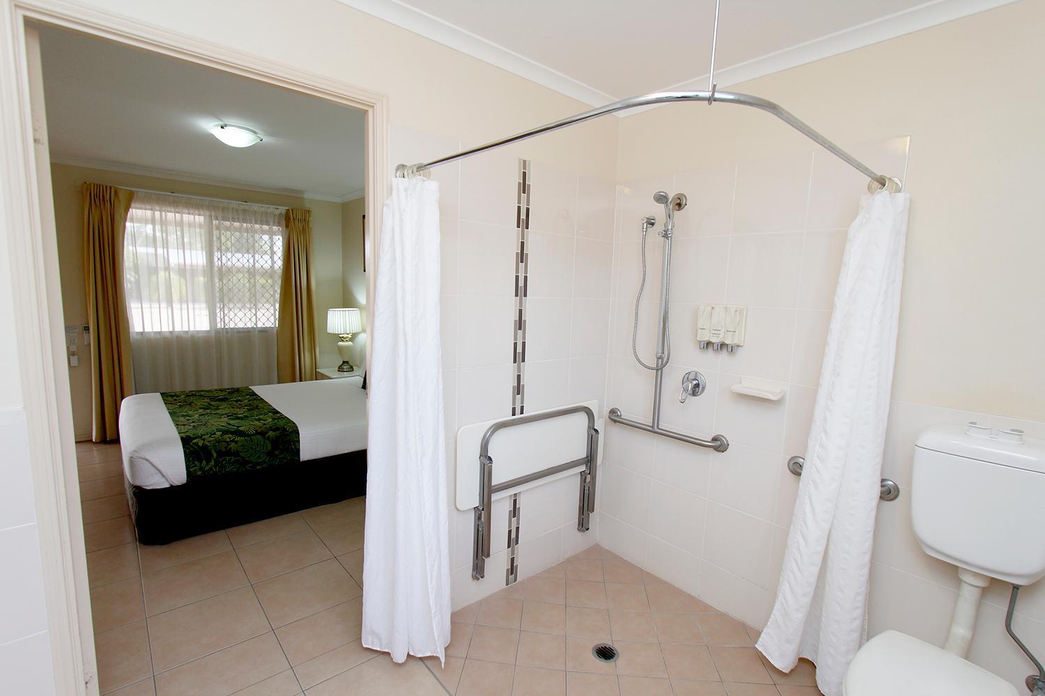 The Palms Motel Chinchilla Bagian luar foto