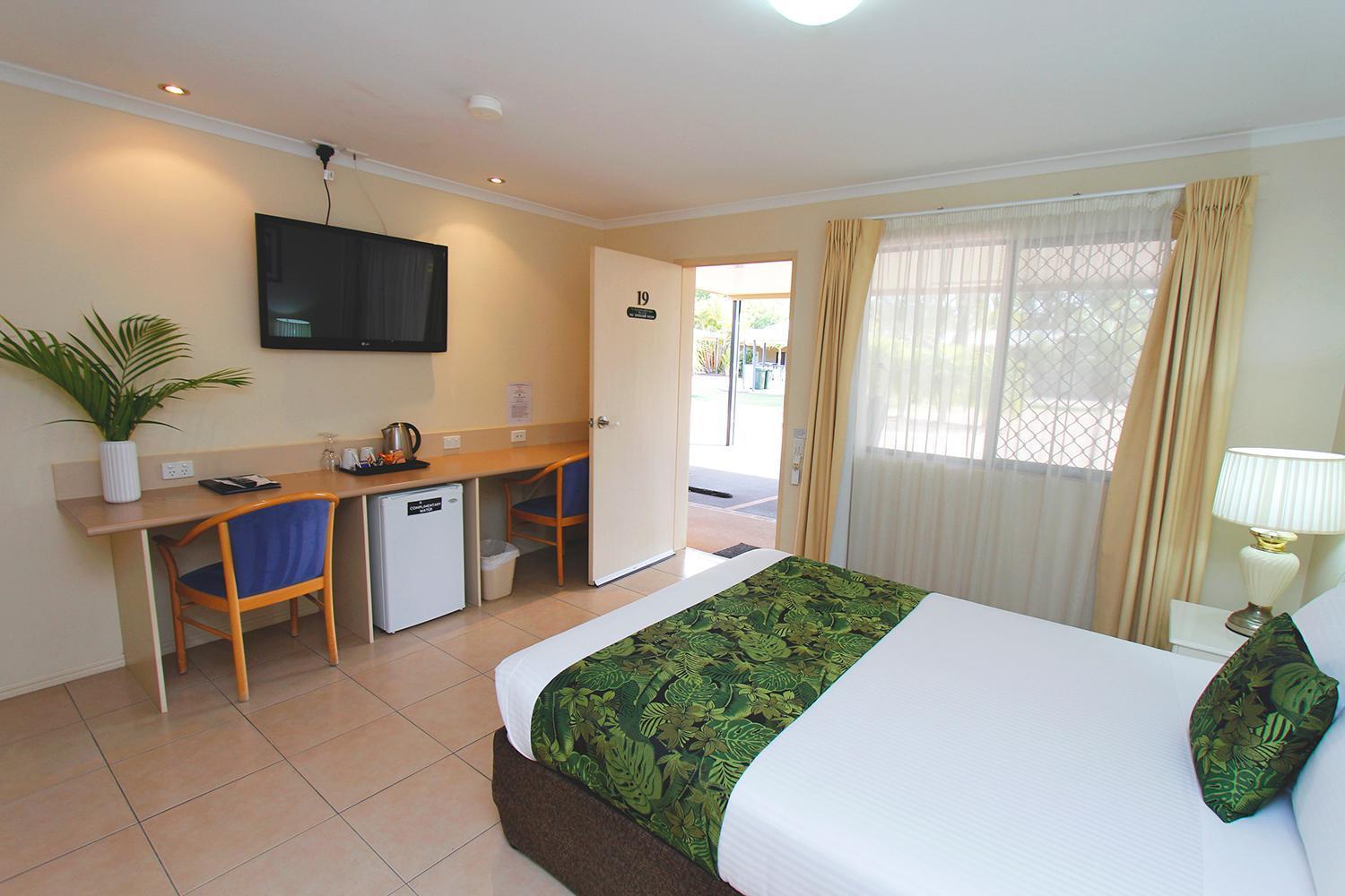The Palms Motel Chinchilla Bagian luar foto