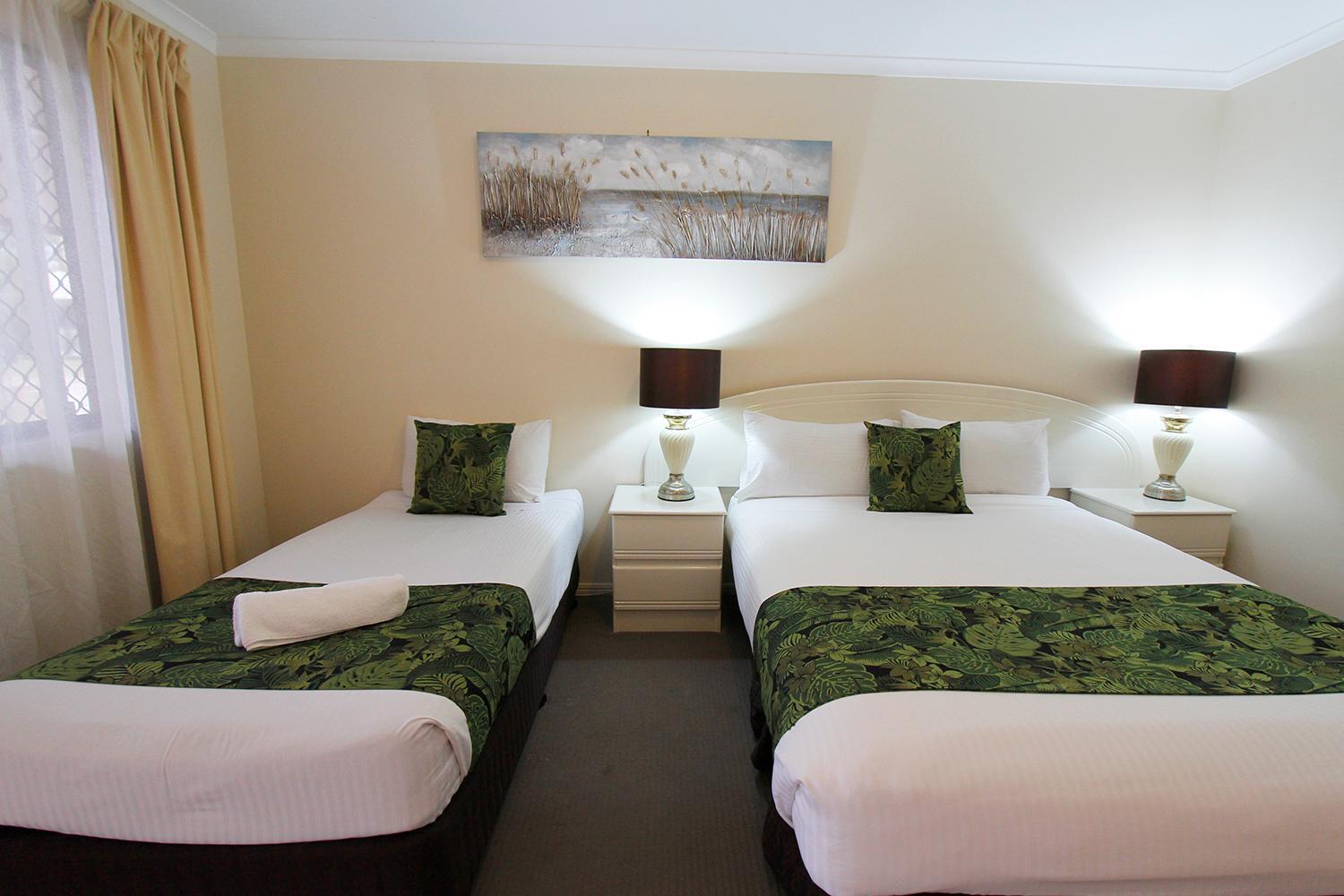 The Palms Motel Chinchilla Bagian luar foto