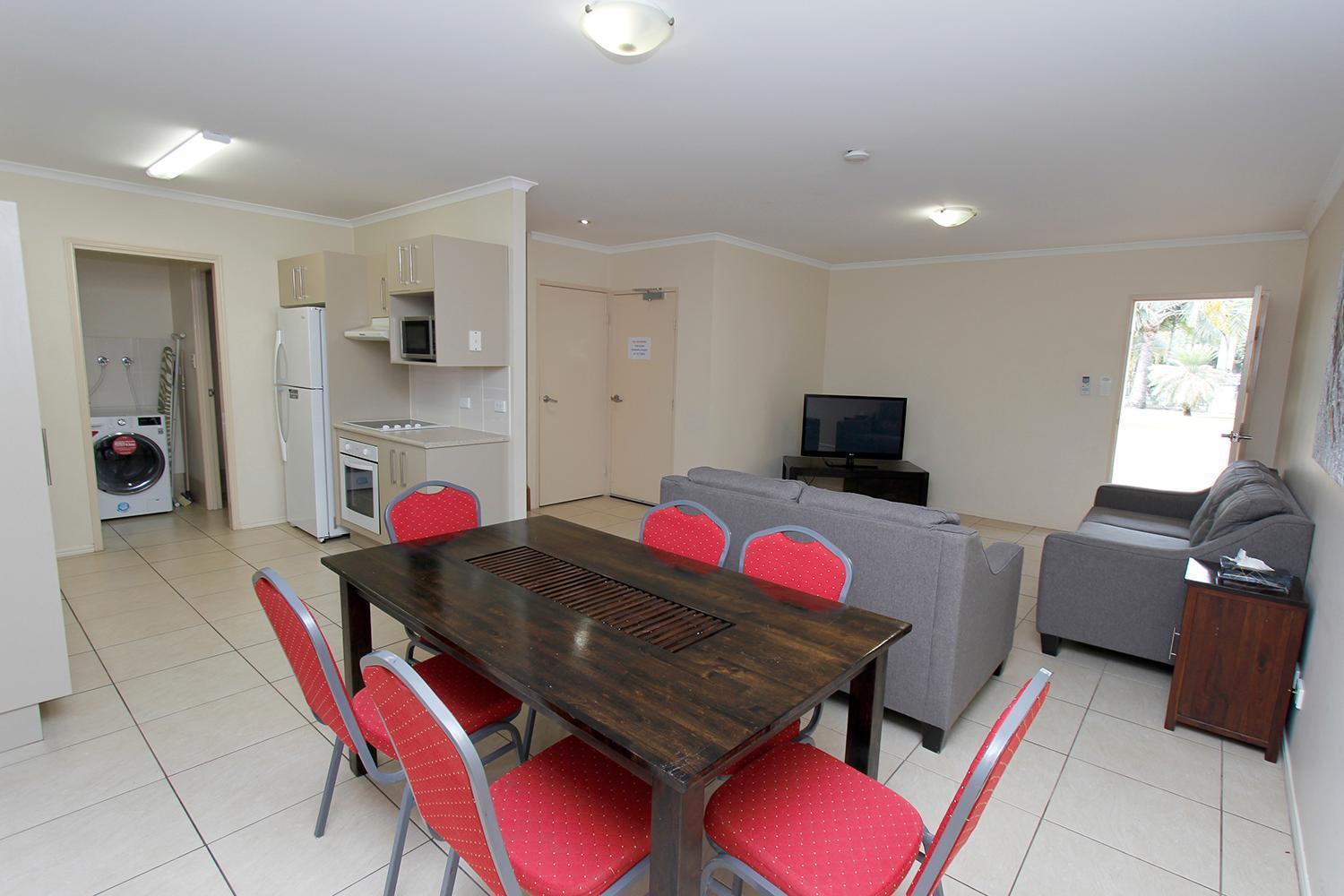 The Palms Motel Chinchilla Bagian luar foto