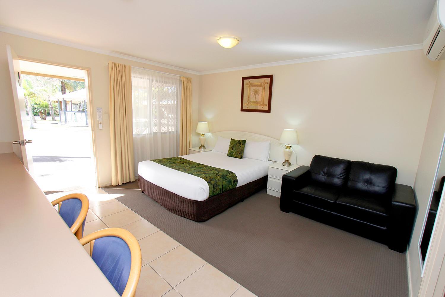 The Palms Motel Chinchilla Bagian luar foto