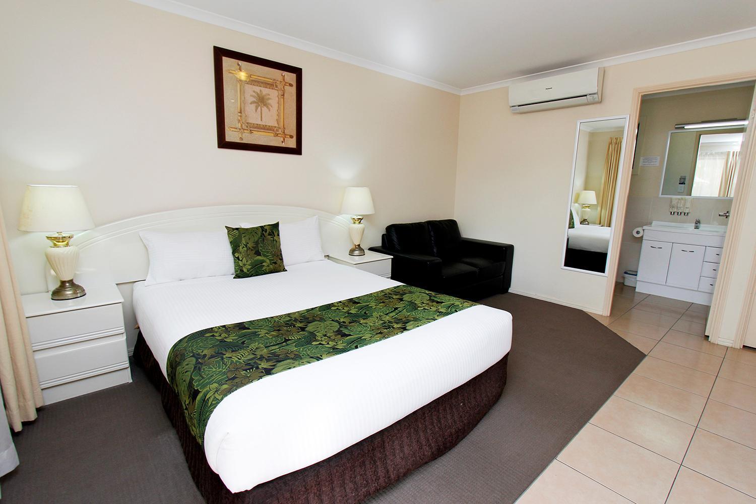 The Palms Motel Chinchilla Bagian luar foto