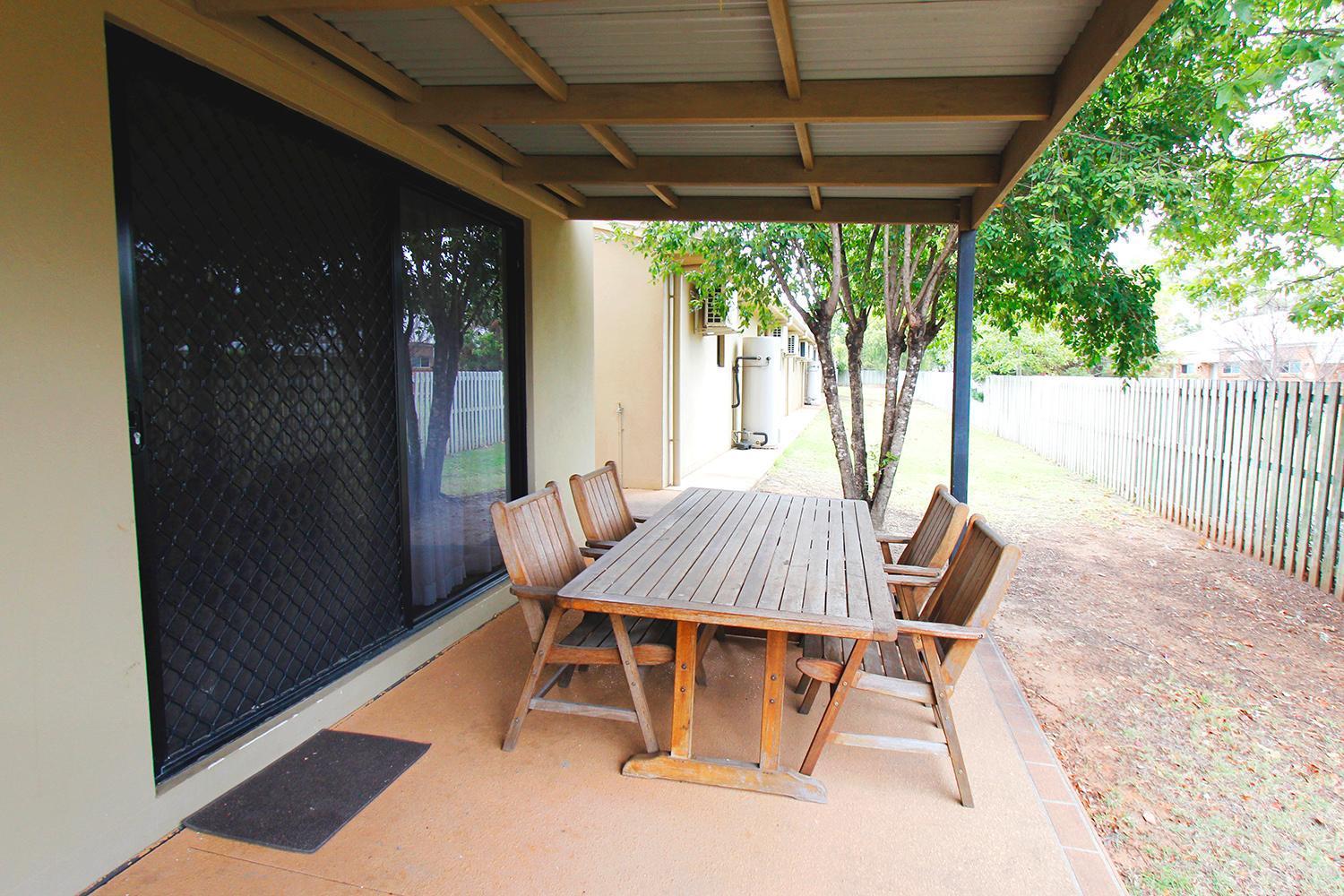 The Palms Motel Chinchilla Bagian luar foto