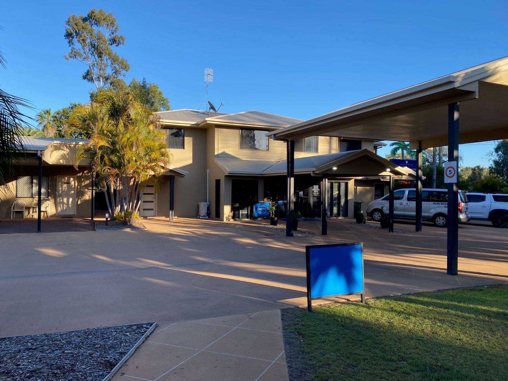 The Palms Motel Chinchilla Bagian luar foto