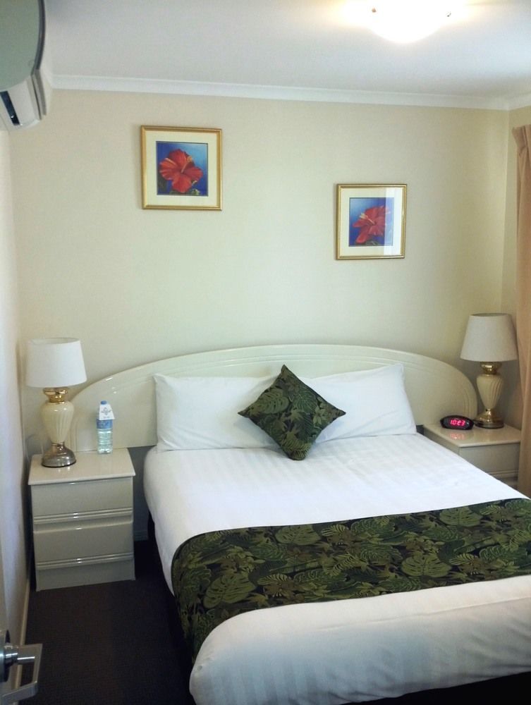 The Palms Motel Chinchilla Bagian luar foto