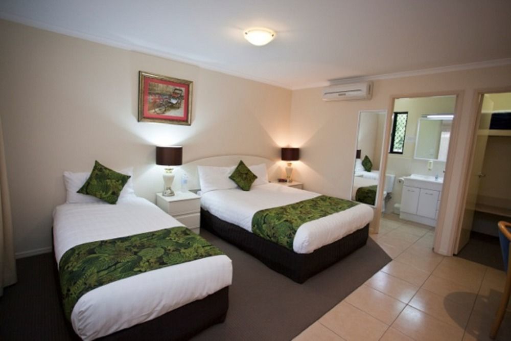 The Palms Motel Chinchilla Bagian luar foto